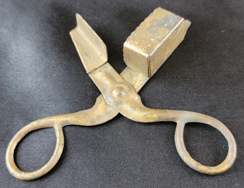 Antiguo Lote De Colección de 2 Cortador de Mechas de Latón Tampón Tijeras Recortadora Herramienta Foto 2 de 4