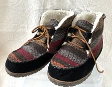 Woman's Minnetonka Torrey Indoor Outdoor Slippers Size 8 Color Black Multi