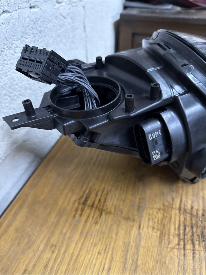 2023 PORSCHE 911 LED HEADLIGHT With matrix Beam 9P5941682D RIGHT OEM used #3038 - Image 4 of 4