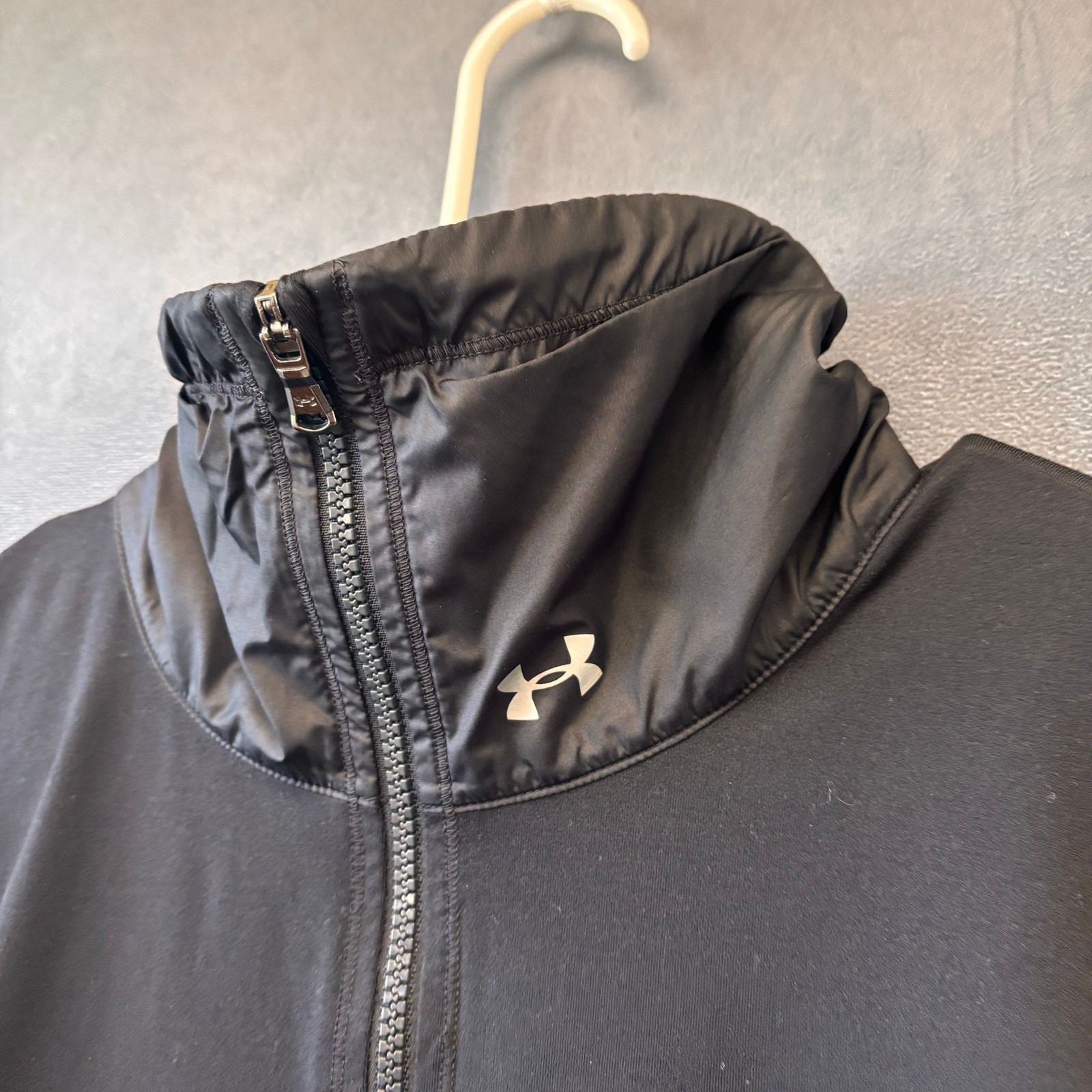 Under Armour Lightweight Packable Jacket Lightwei… - image 4