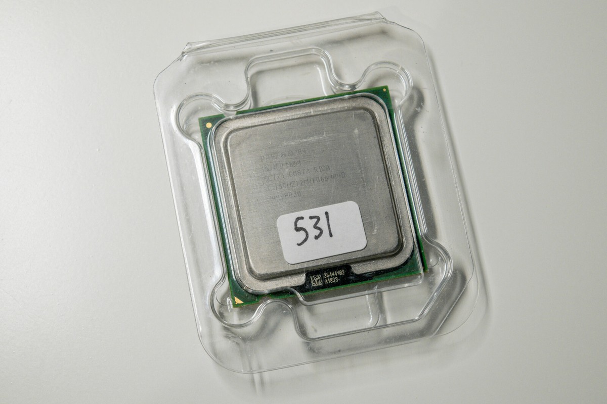 Intel Pentium 4 HT Extreme Edition 3.73 GHz 1066 FSB 2048