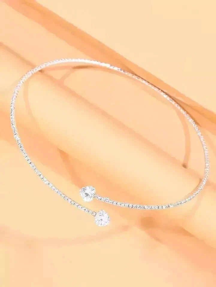 Collar gargantilla de diamantes creado en laboratorio corte corazón de 10 quilates acabado oro blanco de 14 quilates plateado Foto 3 de 4