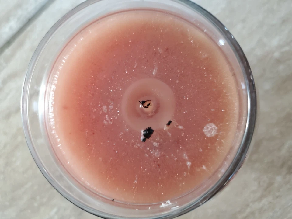 Yankee Candle WARM WOOLEN MITTENS 22oz Large Jar Candle RARE - Image 4 of 4