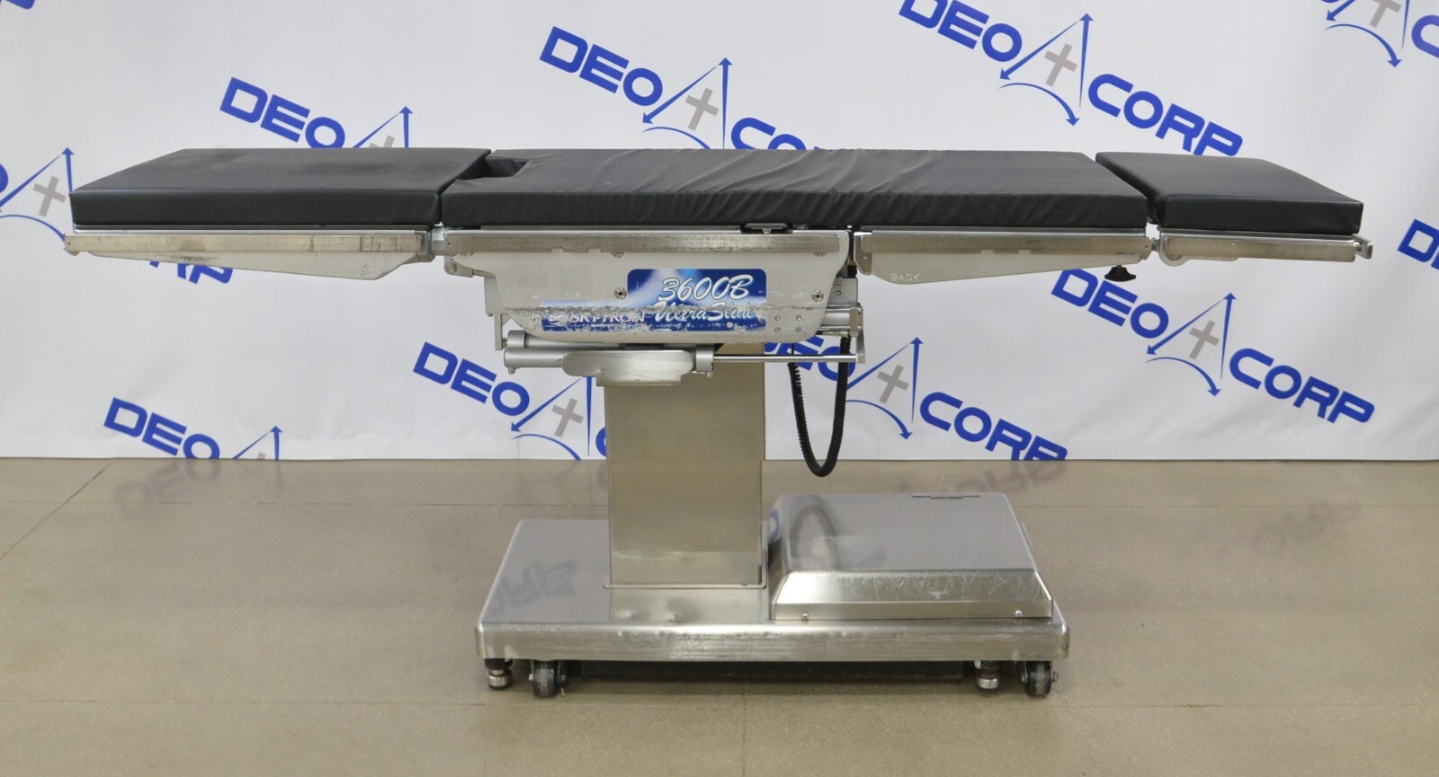 Skytron 3600B UltraSlide Surgical Table W/ Skytron 3600 Series Remote