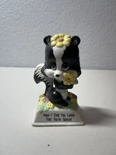 Vintage Russ Berrie & Co Skunk & Daisies Figurine #818