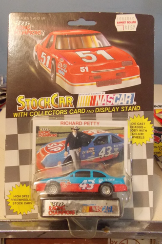 RACING CHAMPIONS RICHARD PETTY REPLICA DIECAST RACE CAR