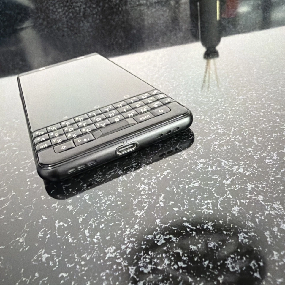 Blackberry Keyone Smartphone 32GB - Image 2 of 4