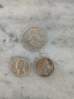 A 1952 Franklin 90% Silver P Half Dollar & 2 1964 90% Silver Quarters P & D Mint