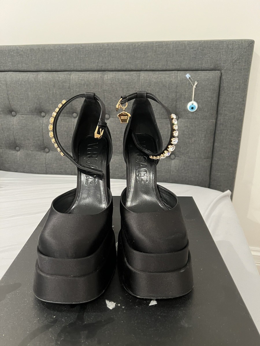 サンダル・ミュール VERSACE Black Satin Medusa Aevitas Sandals NIB Versace Medusa Aevitas Black Satin Crystal Platform