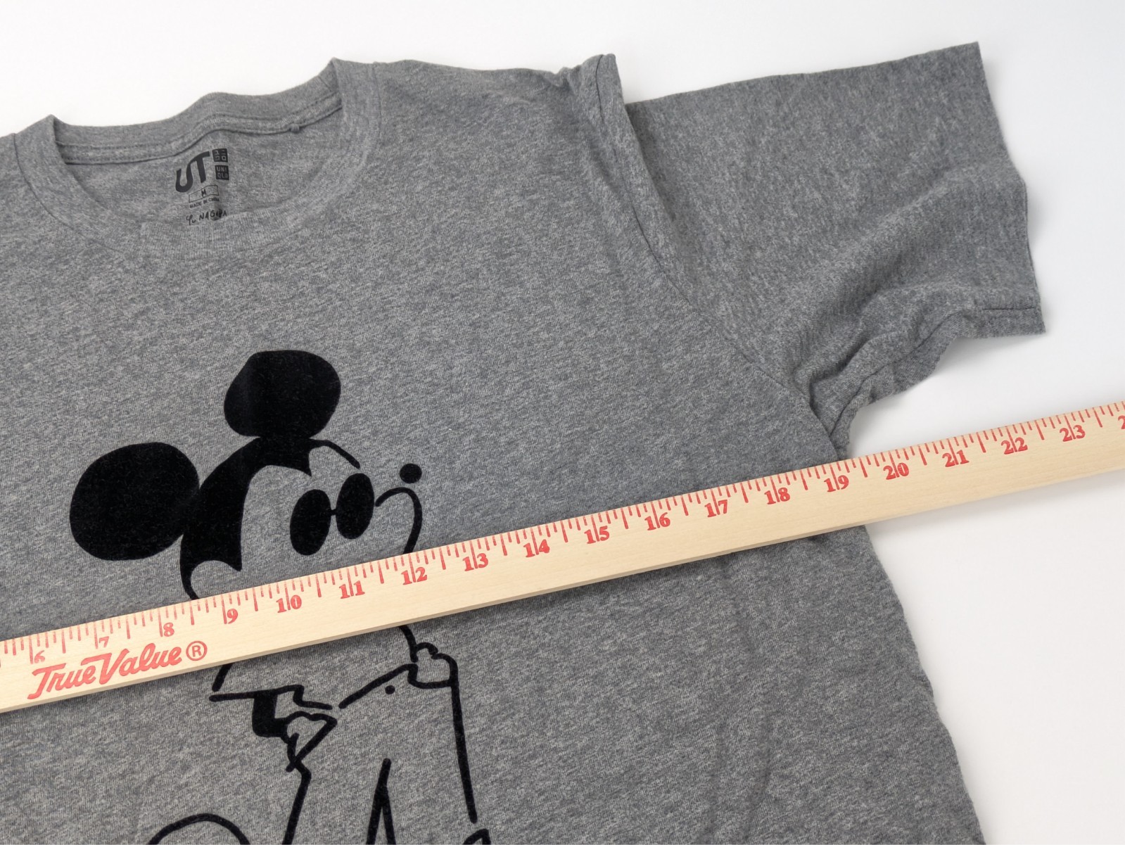 Disney x Uniqlo T Shirt Mens M Large Gray Yu Nagaba UT Mickey Mouse Short Sleeve thumbnail 4