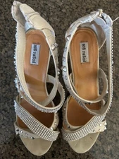 Women’s Not Rated venice city cream-colored wedges size 9 1/2 EUC-REDUCED