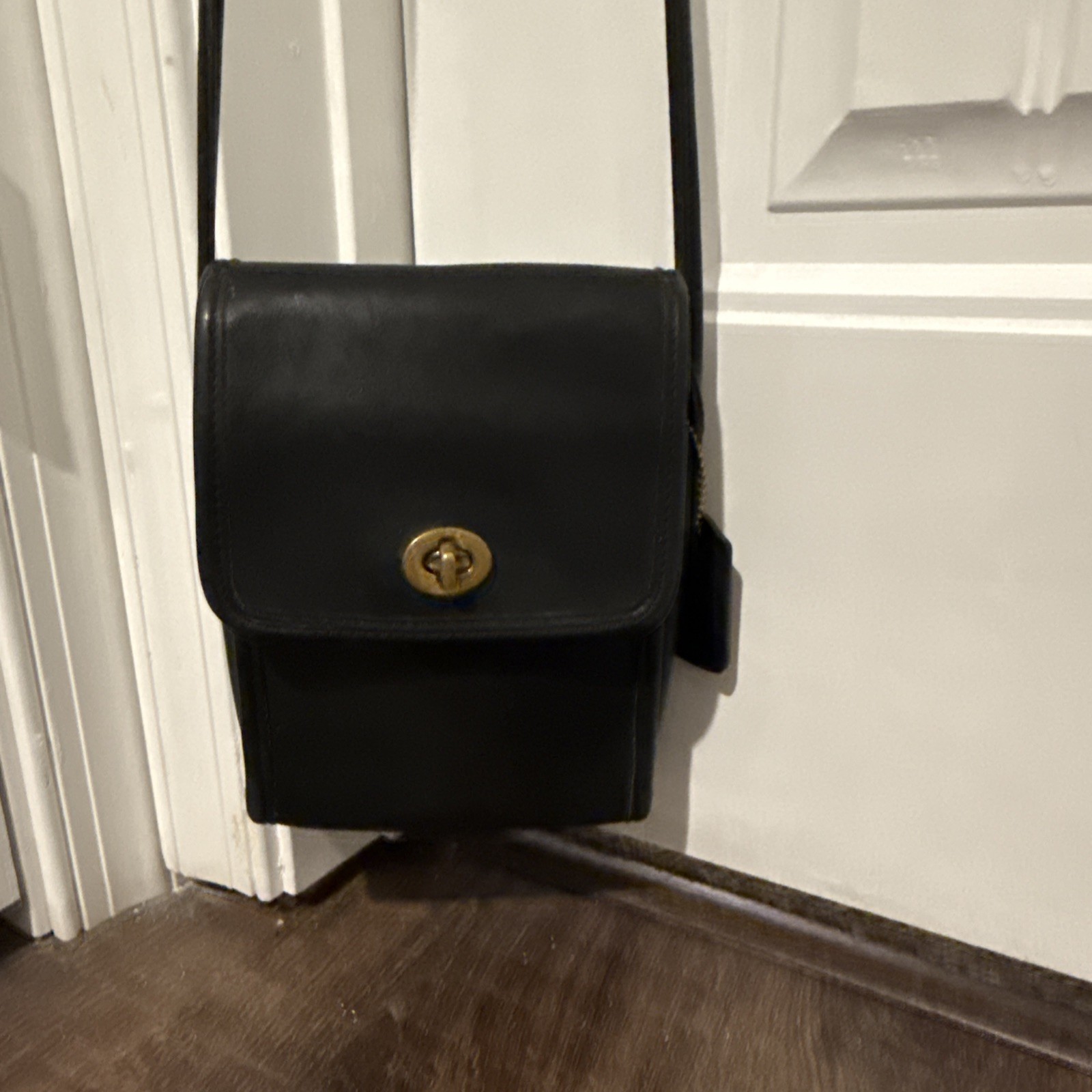 90's Vintage Coach Black Leather Turnlock Scooter Bag - Gem