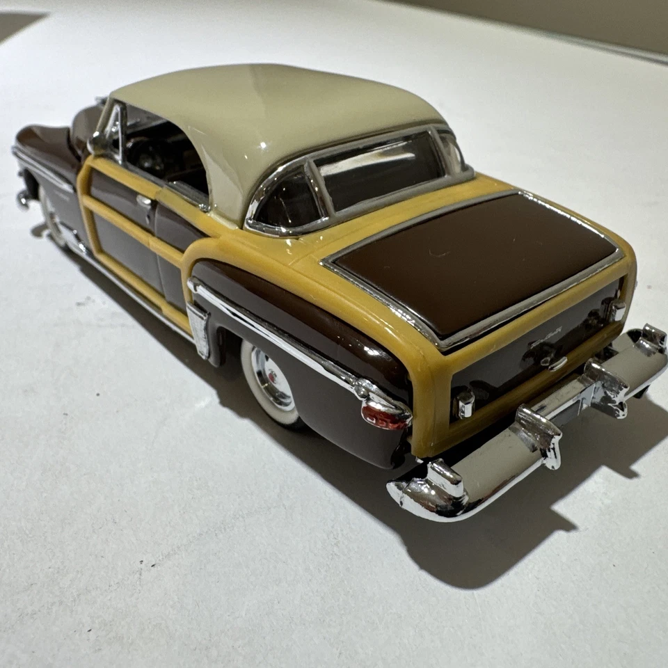 1987 Franklin Mint 1950 Chrysler Town & Country Woody Wagon 1:43 Diecast Model C - Image 4 of 4