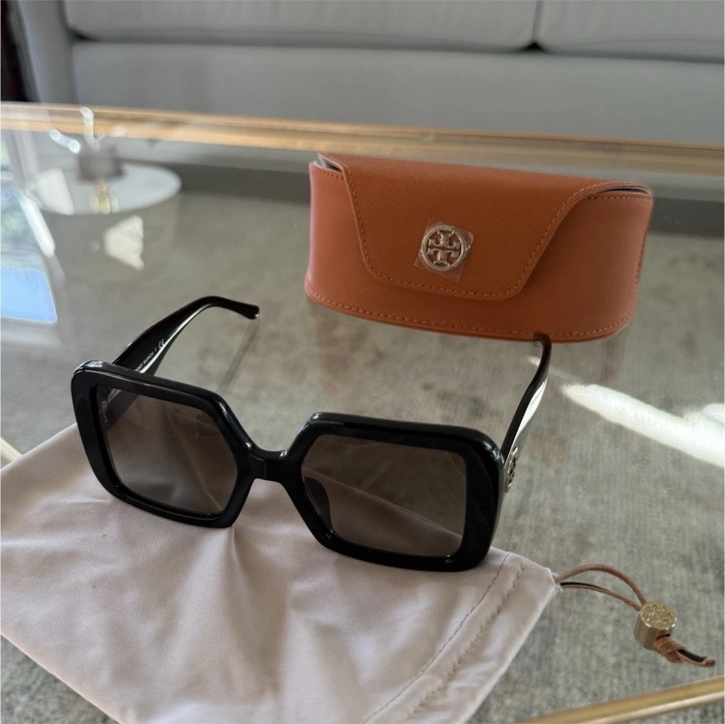 Tory Burch (TY7026) Black Oversized Sunglasses TORY BURCH TY 7026 501/95 59/16/135 BLACK OVERSIZED SUNGLASS  main image 3