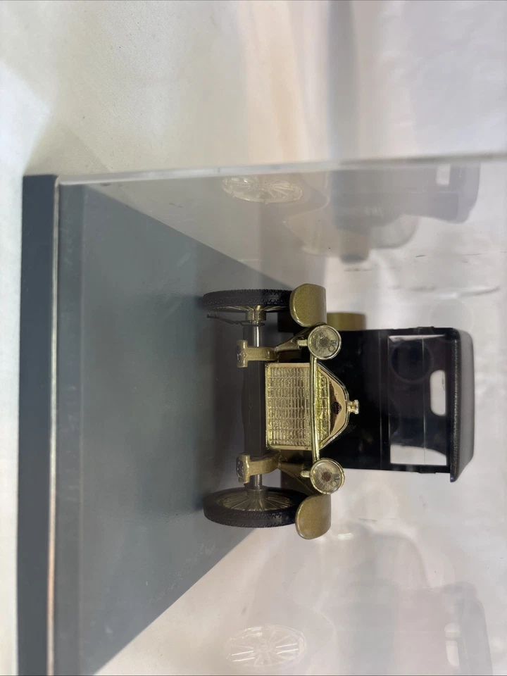 Spec-tacular News 1916 Studebaker Tanker Truck Coin Bank 1/25 Scale Diecast - Image 4 of 4