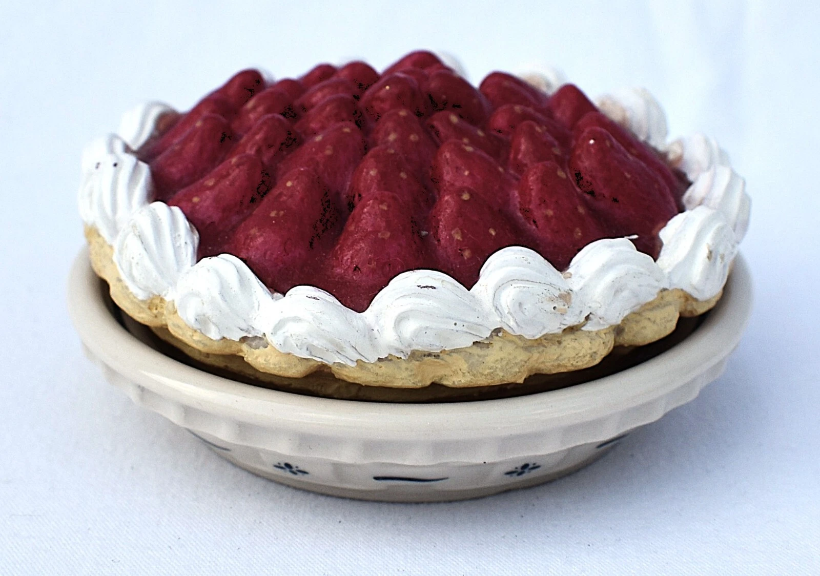Longaberger Pottery - Collector's Club - Mini STRAWBERRY PIE with PIE PLATE