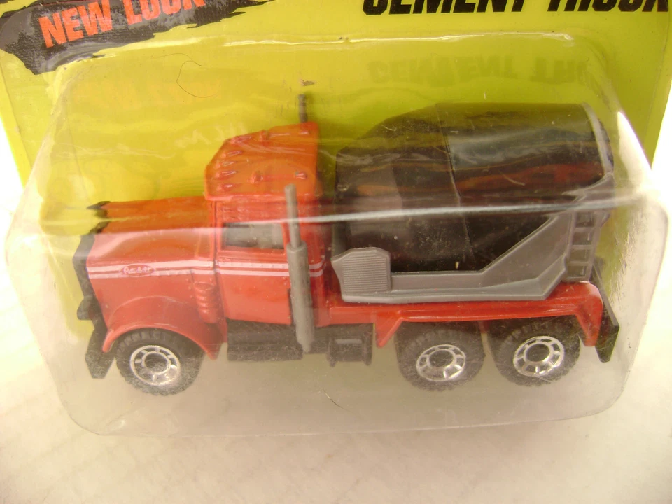 1996 MATCHBOX SUPERFAST #19 RED PETERBILT CEMENT TRUCK BLACK BARREL NEW ON CARD - Image 2 of 3