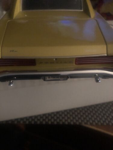 Welly 1:18 Diecast Gold 1966 Pontiac GTO - Body Metal GM No Box - Picture 5 of 6
