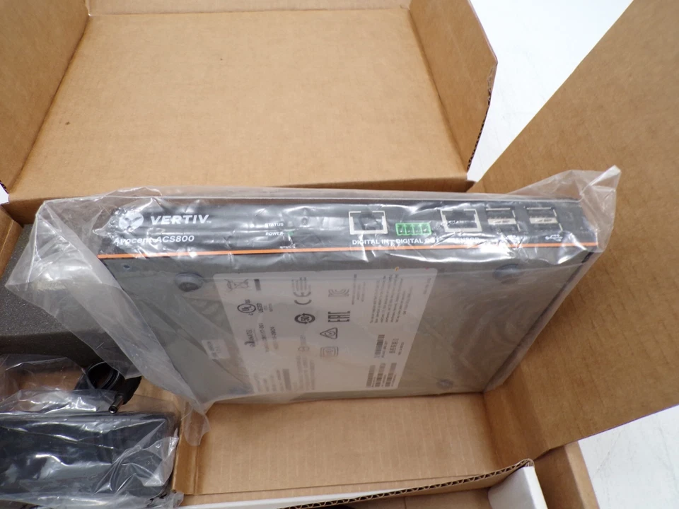 New! VERTIV Avocent ACS804EAC-400  4-port serial console system - Image 4 of 4