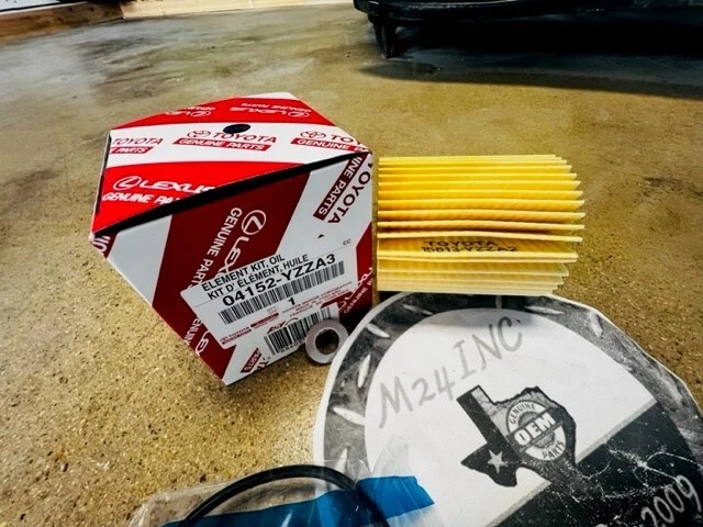 (3) Filtro de aceite genuino Lexus IS250, IS350, GS300, GS350, GX460 04152-YZZA3 con junta Foto 2 de 3