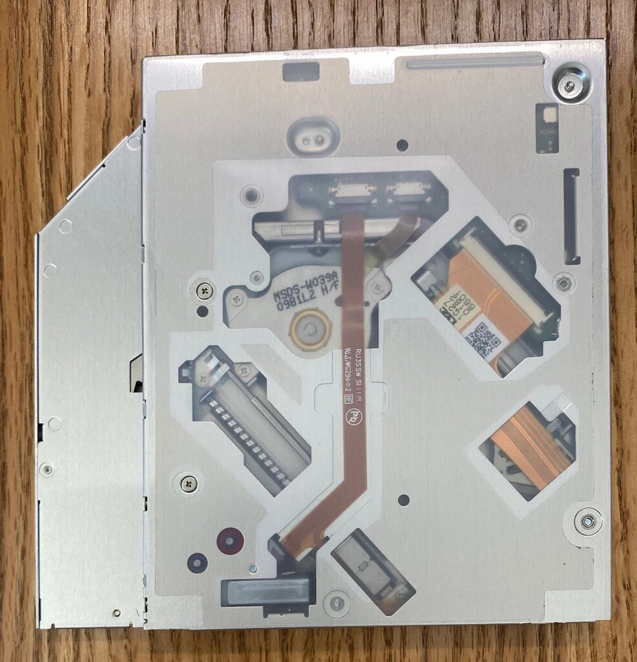 LG/HL Writer GS30N 8X SATA Slim Super-Multi DVD+/-RW Internal Drive Ver.A101 NEW - Image 2 of 4