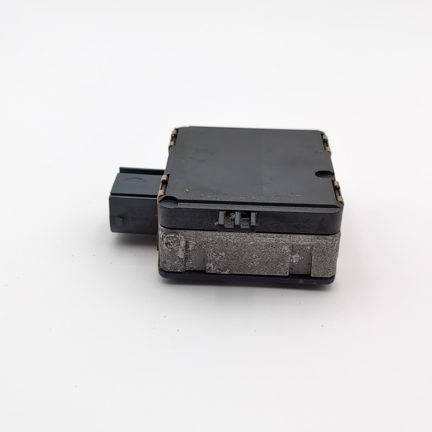 2016 -20 BENTLEY BENTAYGA REAR LEFT LANE CHANGE BLIND SPOT CONTROL MODULE SENSOR