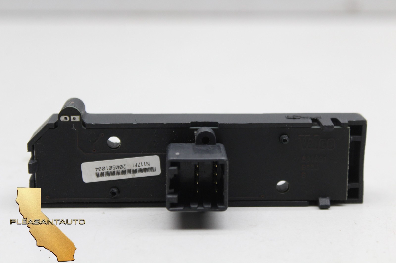 03-13 Maserati Quattroporte Gas Fuel Trunk Headrest Control Switch OEM