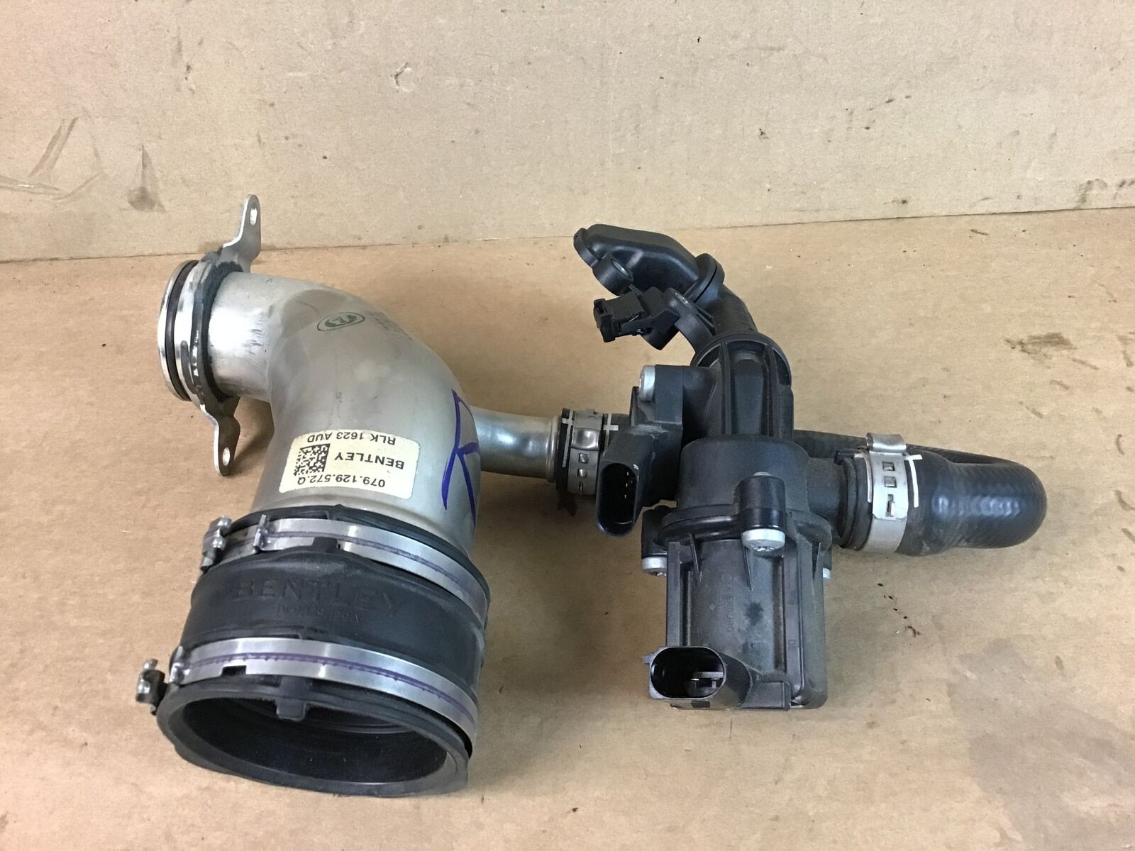 Bentley Continental GT V8 2013 4.0L Right Turbo Air Intake Pipe Valve 12-18 :O