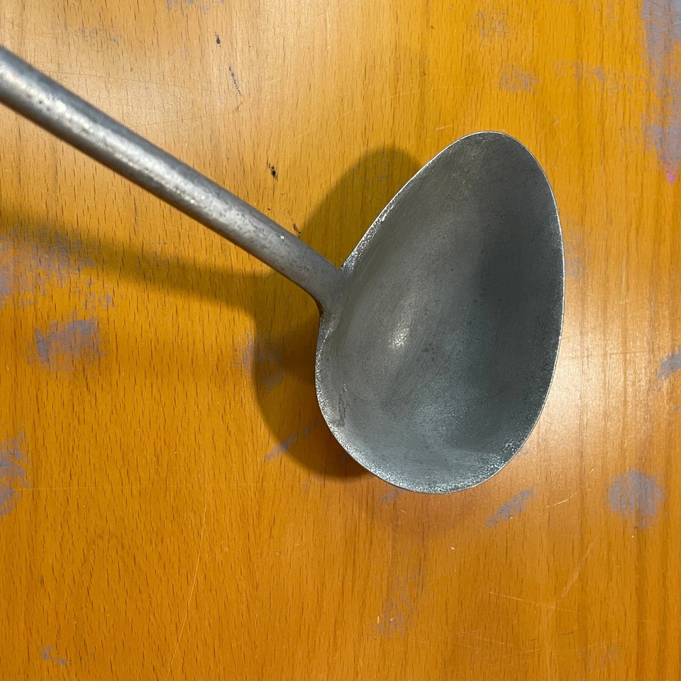 Utensilio para servir vintage Pewtarex York Pa EE. UU. de metal fundido de 13 pulgadas con cucharón Foto 3 de 4