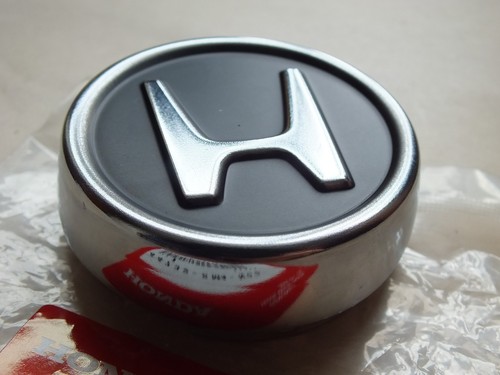 Genuine Honda Accord 90-96 CR-V 2000 69mm Chrome centre cap 44732-SM4-N00 A96 - Picture 2 of 3