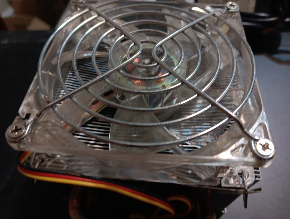 Thermaltake CL-P0200 80mm Silent 939 K8 AMD solution Heatpipe Cooling Open Box - Image 3 of 4