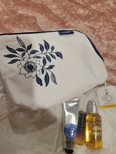 L'Occitane 3pc Floral Giftset Hand Cream Shower Oil Reset Nuit Serum