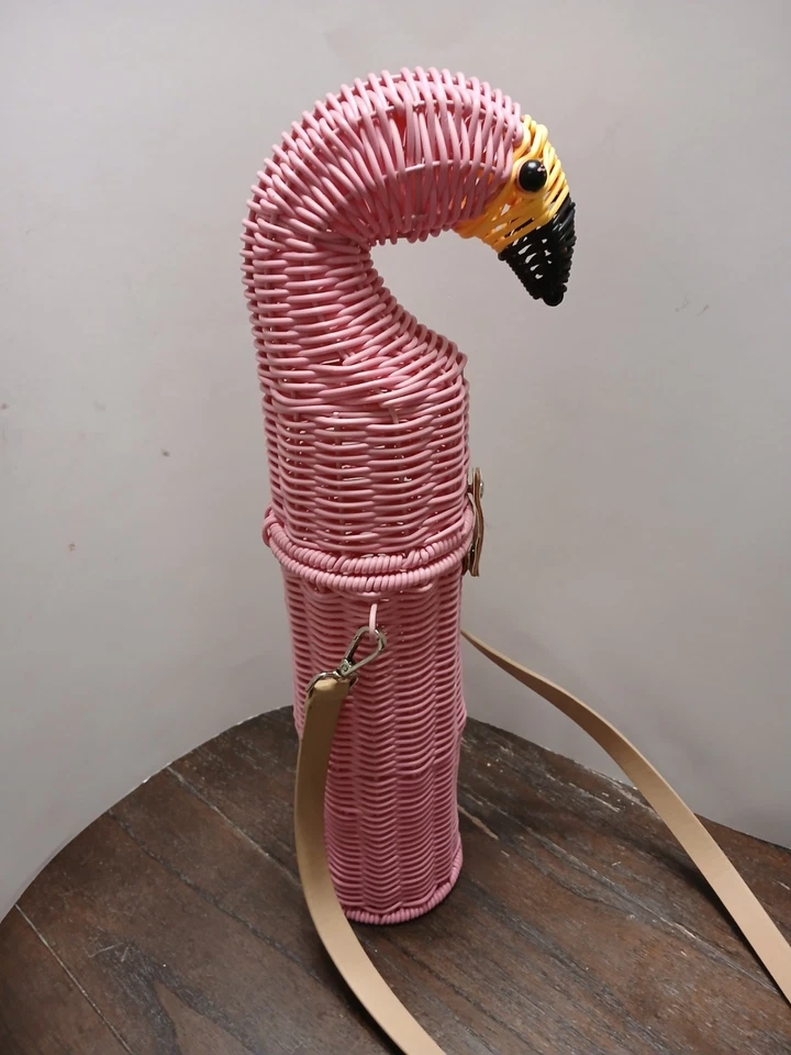 Portabotellas de vino de mimbre flamenco rosa con correa para el hombro Foto 3 de 4