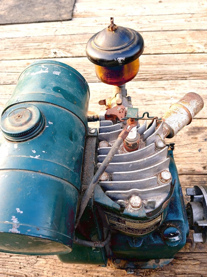 VINTAGE CLINTON ENGINE, MOTOR, NON-RUNNING, PARTS OR REPAIR, USED - Image 4 of 4
