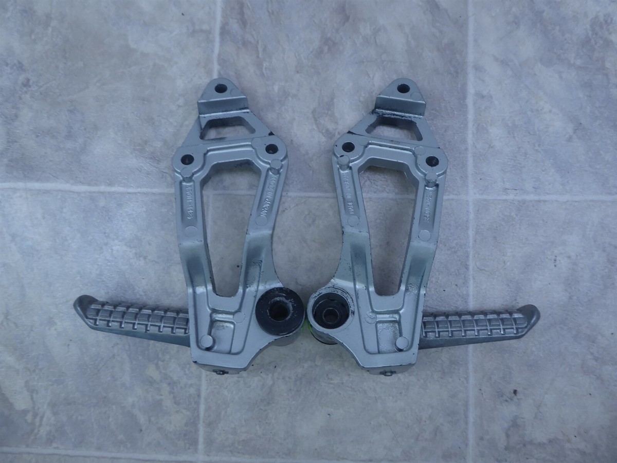 1990 Kawasaki ZX1000B Ninja K719-1) left and right rear foot