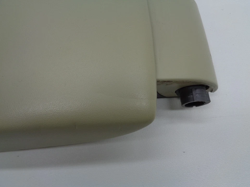 Кожаная крышка подлокотника в сборе бежевая для центральной консоли Volvo XC60 10–13 годов от оригинального производителя AK241139 - Изображение 2 из 4