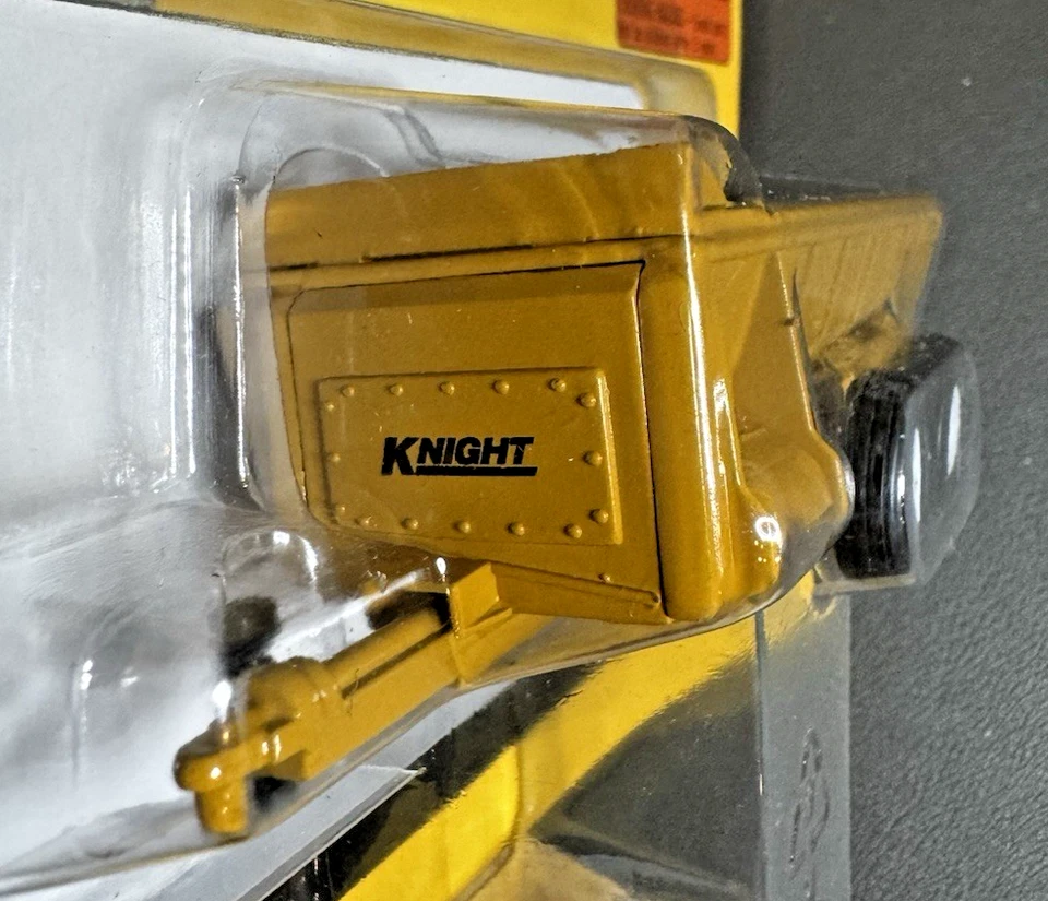 1/64 NORSCOT Knight 8018 ProTwin Slinger Spreader 57002 - Old Version - Image 3 of 4