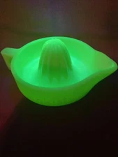 Green UV Glowing Uranium Glass ￼  8" Juicer Embossed SUN-KIST Jadeite Perfect