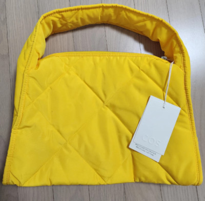 【COS】 Diamond Quilted Hand Bag Yellow COS Diamond Quilted Hand Bag Yellow 1155737002 / 100