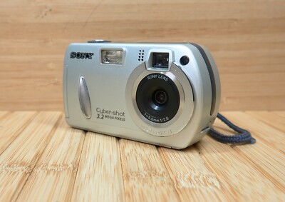 Sony Cyber-shot DSC-P32 / 3.2MP Digital Camera / Silver / Made in