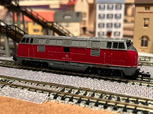 Spur N - Diesellok- BR 220- rot / silber-