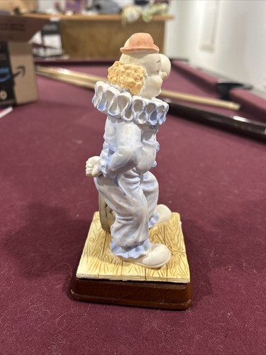 UOGC Clown Holding Balloons, Wood Base, And Painted - Picture 4 of 5