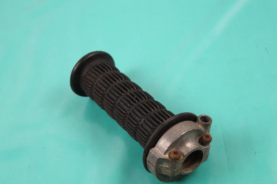 Yamaha GT1 GT80 GTMX 1973 carcasa de tubo de acelerador AT1 CT1 RT1 AT2 AT3 CT2 CT3 DT1 Foto 4 de 4