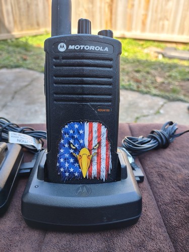 2 Motorola Rdu4100 10 Channel Excellent condition 2 Charges - Picture 2 of 14