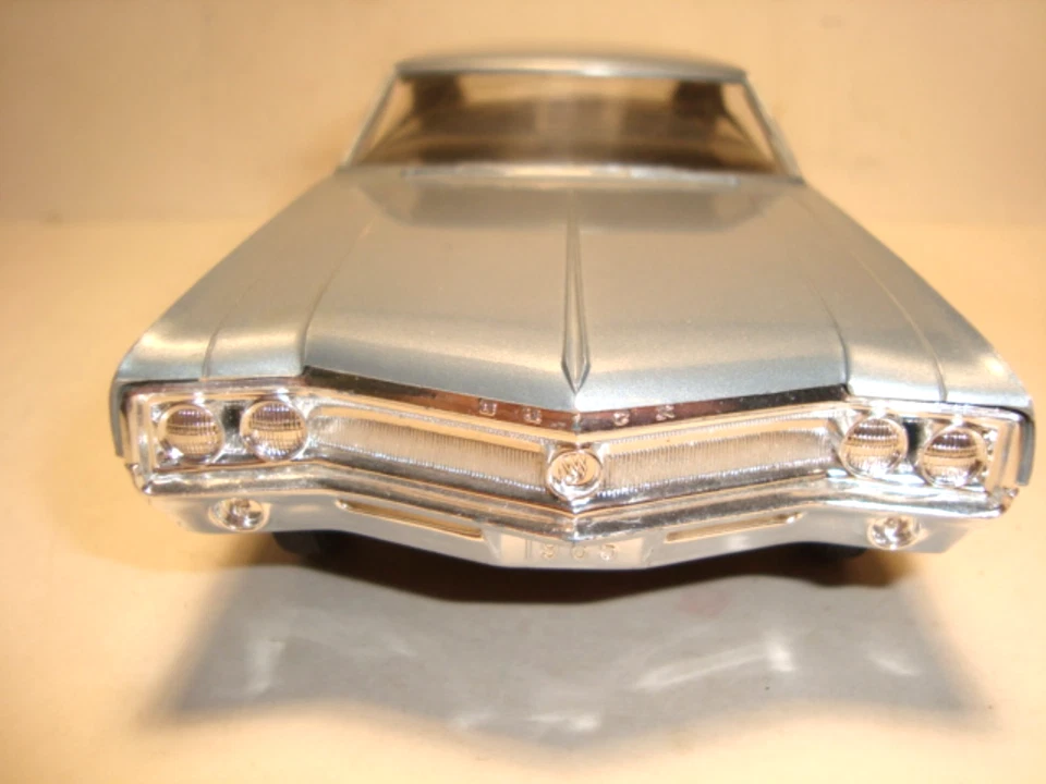 AMT 1965 Buick Wildcat 2 DRHT Philco Radio Dealer Promo Model Car - Image 3 of 4