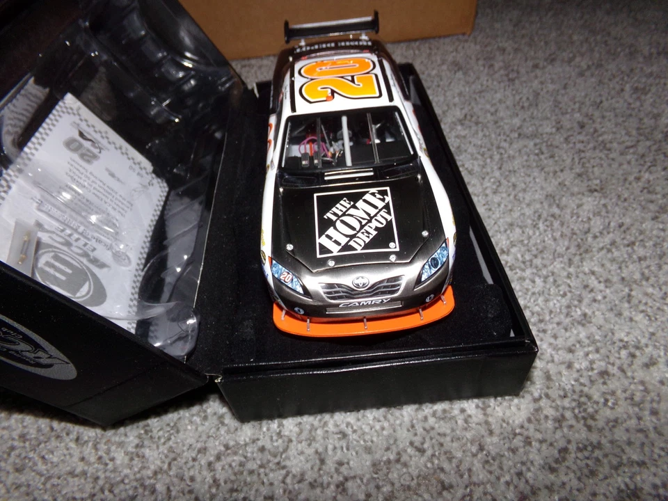 1/24 Joey Logano #20 Home Depot Metal Cepillado Elite 2009 Acción NASCAR #9 0F 50 Foto 2 de 4