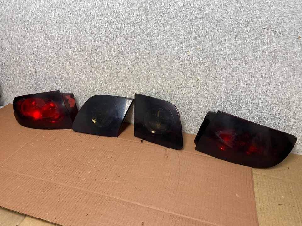 Conjunto de lanternas traseiras pretas laterais esquerda+direita Mazda 3 Sedan 2004 2005 2006 M1088 DG - Imagem 2 de 4