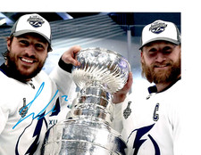 TAMPA BAY LIGHTNING LUKE SCHENN SIGNED STANLEY CUP 8X10