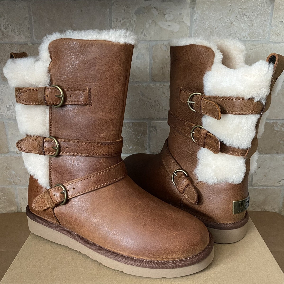 激レア✨美品✨UGG アグ Becket バックルファーブーツ レザー 25cm UGG Becket Chestnut Water-resistant Leather Sheepskin Buckle Short