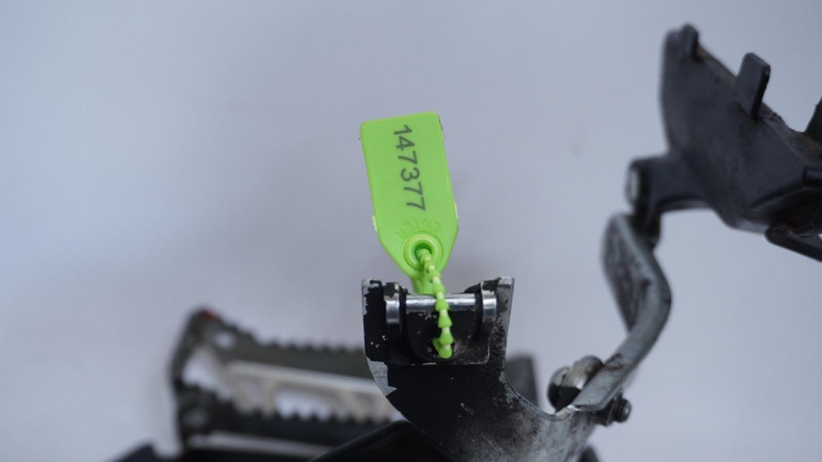 2020 09-23 YAMAHA YFZ450R LEFT FOOTREST FOOTPEG FOOT REST PEG 2020 09-23 YAMAHA YFZ450R LEFT FOOTREST FOOTPEG FOOT REST PEG